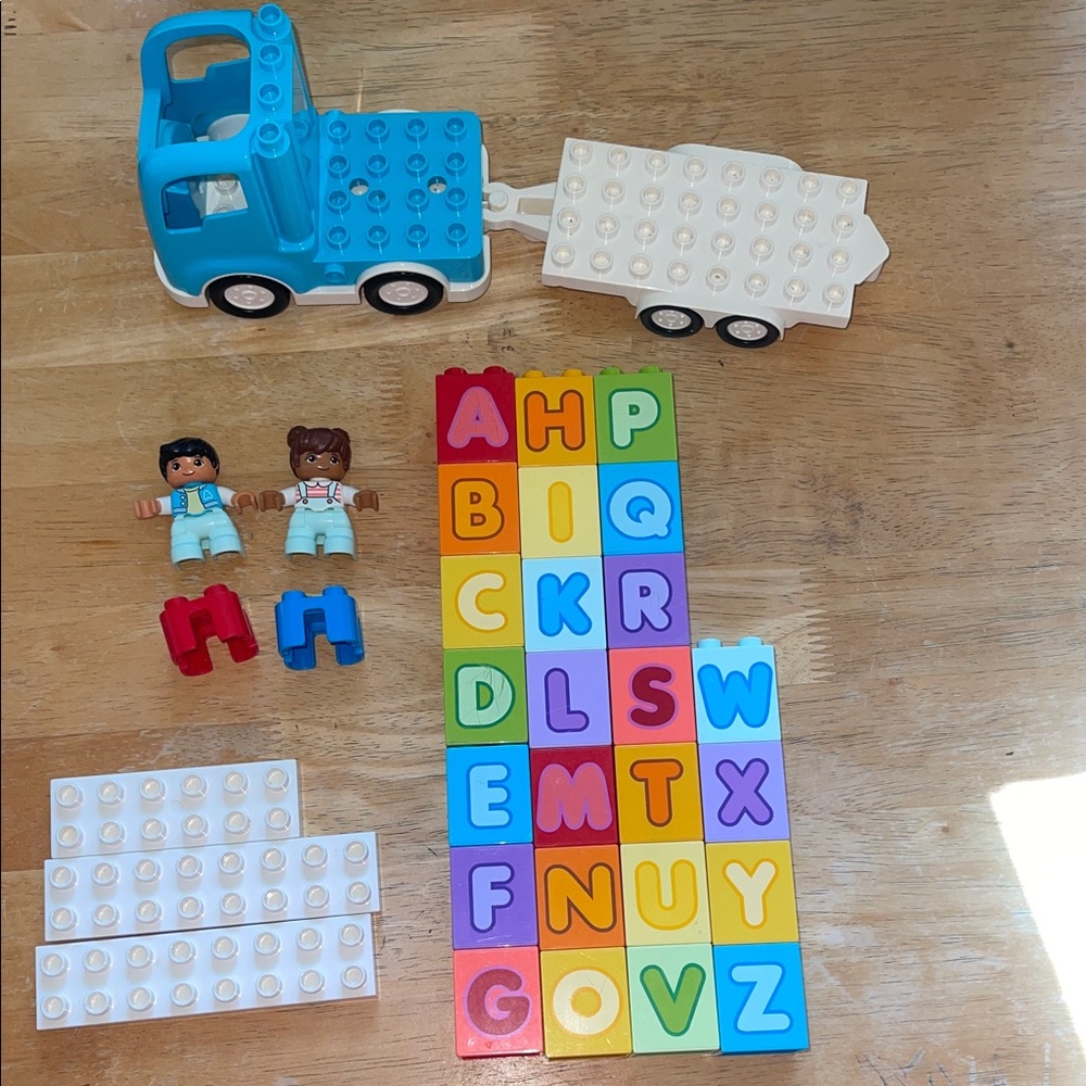 LEGO Duplo Alphabet Learning Set - Picture 2 of 9